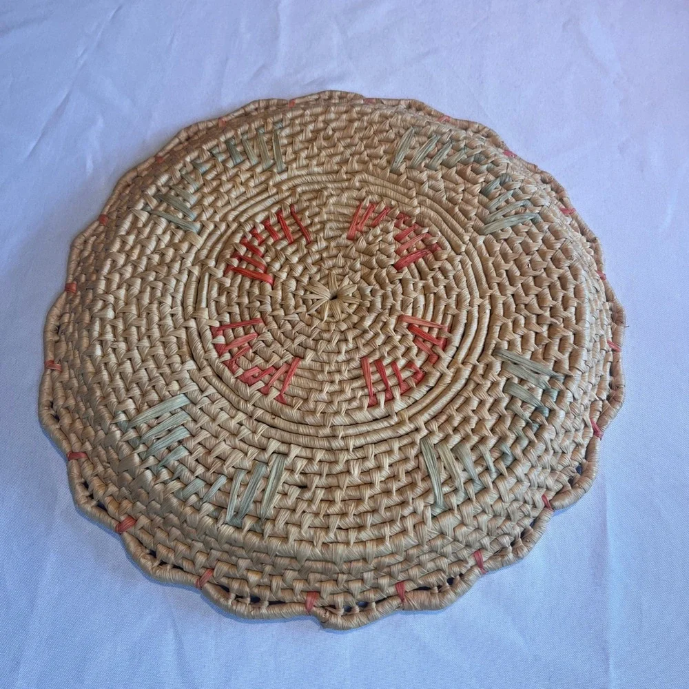 Handwoven Wicker Wall Basket Tray Scalloped Edge Sunburst Pattern 14.5